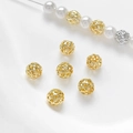 Gros plan de perles d'espacement en maille ajourée plaquées or 14 carats - Petit / Or 18 carats