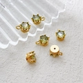 Détail macro de pendentifs couronne plaqués or 14k avec zircon vert pour bijoux DIY - Prix ​​du Zirconium Vert Olive N° 4