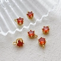 Gros plan de pendentifs couronne en plaqué or 14 carats avec zircons orange étincelants - Prix ​​d'une Unité De Zirconium Orange-rouge N° 6