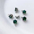 Gedetailleerde weergave van zes kroonhangers in zilver met groene zirkoonstenen - 6# (Donkergroene Zirconia)