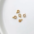 Dettaglio di ciondoli in zircone placcati oro 18k per la creazione di gioielli artigianali - Oro-Trasparente