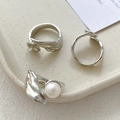 Vista macro dettagliata della base dell'anello in oro 14k e set di perle barocche DIY - Argento