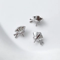 Dettaglio accessori gioielli argento a fiocco con zirconi e perni per orecchini a lobo - Design a Sacchetto di Soldi con Fiocco Oro Bianco (N. 2 Pezzo Singolo)