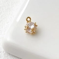 Vista macro di ciondolo a sfera in oro 14k con intarsio di zirconi per bigiotteria - Bianco Tondo (1# 18k)
