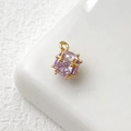 Dettaglio del ciondolo quadrato in zircone lavanda placcato oro 14k per gioielli fai da te - Viola Chiaro Tondo (3# 18k)
