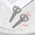 Détail de breloques ciseaux en alliage argenté pour bijoux DIY, dimensions 34x15mm - Ciseaux (12#)