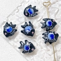 Macro di 6 perline di pesce in ceramica nera per gioielli fai-da-te con motivi blu-bianchi - Pesce a Pois Nero Blu Bianco (6#)