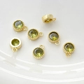 Vista detallada de seis colgantes de circón verde oliva bañados en oro de 14k sobre fondo blanco - 11# Tono Dorado Zirconia Verde Oliva