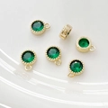 Primer plano de colgantes redondos bañados en oro 14k con circón verde para joyería - 16# Tono Dorado Zirconia Verde Esmeralda