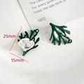 Detailansicht der 21x15mm grünen Blatt- und weißen Kamelienanhänger für DIY-Schmuck - Perle Kamelie Stil (1#)