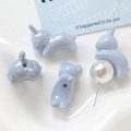 Detailweergave van lichtpaarse en blauwe konijnenkralen van hars voor DIY-sieraden - Konijn Losse Kraal / Blauw
