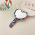 Eleganter Handspiegel in Herzform aus Acetat mit Blumenmuster und ergonomischem Griff - 7cm / Violettes Muster