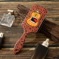 Dettaglio della spazzola per capelli Halloween con ricamo zucca 3D e icone festive - Motivo Zucca Bizzarro
