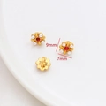 Vista de dijes de flores de 7mm con perlas y circón rojo para creación de joyería - Colgante de Racimo de Flores de Perla y Strass Rojo (4#)