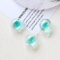 Détail de pendentifs boules en verre irisé avec anneaux pour la création de bijoux DIY - Vert Lac Aurora (6#)