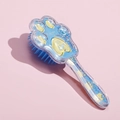 Dettaglio spazzola a zampa di gatto con sabbia blu glitterata e stampa CUTE PAWS - A Strisce Blu Gialle (B)
