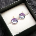 Détail de pendentifs en cristal carré avec dégradé violet et monture dorée à griffes - Dégradé Violet Bleu Vert Carré (10#)
