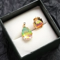 Vue détaillée de pendentifs goutte en zircone dégradée sertis de cuivre plaqué or - Dégradé Arc-en-ciel Goutte d'eau (26#)