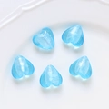 Cinque perle di vetro a cuore blu lago con texture in lamina bianca per gioielli fai da te - Celeste