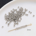 Détail macro de perles d'espacement en métal argenté de 3 mm pour bijoux et colliers - 3mm / Argent