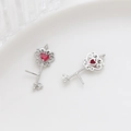 Macro di orecchini a forma di chiave in argento con pietre rosse a forma di cuore - Oro bianco