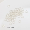 Vista macro de anillas abiertas plateadas 6x0.7mm para componentes de joyería DIY - Plata 0,7x6mm