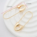 Primer plano detallado del broche de imperdible dorado de 53mm con sus medidas - Estilo Estándar Brillante (2#)