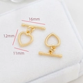 Vue macro du fermoir à bascule cœur plaqué or 18 carats avec bordure perlée pour bijoux - Style Cœur à Bord Perlé (Or 5K, Prix à l'Unité)