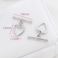Détail du fermoir à bascule coeur argenté avec dimensions 19mm de long et 12mm de haut - Style Cœur Lisse (Taille 8, Couleur Or Blanc, 1 Pièce)