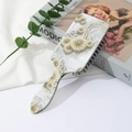 Détail de la brosse à cheveux vintage avec motif floral 3D et cœur en strass - Style de Fleur A