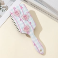 Dettaglio spazzola per capelli a scacchi blu con cuori rosa e cuscino d'aria massaggiante - Fiocco