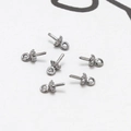 Macro-opname van zes gunmetal grijze kraalkapjes voor DIY sieraden maken - Klein Bloemvorm Gunmetal Zwart