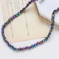 Gros plan de perles en cristal facetté avec finition métallique violette et bleue - Style Facetté Classique / Multicolore Iridescent Métallique