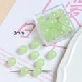 Détail de perles en verre vert clair 8mm pour bijoux DIY dans une boîte transparente - Vert Rond