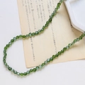 Détail de perles en cristal de verre facetté vert irisé pour la création de bijoux - Style Facetté Fin / Vert Irisé