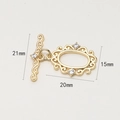 Makroansicht des vergoldeten Vintage-Gänseblümchen-Knebelverschlusses mit 21 mm Stab - Oval Zirkonia Eingelegt