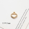 Dettaglio del ciondolo a cuore placcato oro con zirconi, misura 11x11mm per gioielli fai da te - Lucchetto in Zirconia Piccolo