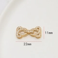 Détail macro du fermoir OT léopard doré avec zircone pour la création de bijoux - Style Double Boucle (16#)