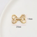 Détail d'un fermoir à bijoux en forme de nœud doré avec des pierres de zircon - Style Aile de Papillon (9#)