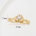 Détail macro du fermoir fleur plaqué or avec zircons et dimensions de 31 mm - Style Fleur à Trois Pétales (4#)