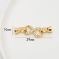 Vue détaillée du fermoir infini doré de 39mm avec pavé de zircones et dimensions - Style Chiffre 8 (3#)