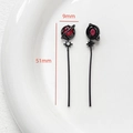 Ohrhänger aus schwarzem Metall mit roter Kugel und Sternen, Länge von 51 mm - Gunmetal