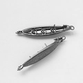 Detailopname van drakenboot hangermonturen met drie parelzettings voor parels en schubbenstructuur - Long Style (Three Pins) / Gunmetal Zwart