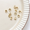 Détail macro de bélières en argent S925 plaqué or pour la création de bijoux DIY - Couleur Or K Bélière à Pincer (Style Plaqué Or S925)