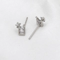 Vue macro de boucles d'oreilles tasse à paille en métal argenté avec des cristaux brillants - Pièce Unique / Boisson Or Blanc K (05#)