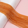 Détail macro de perles de rocaille orange vif de 2 mm avec fini brillant pour bijoux DIY - Style Orange Clair