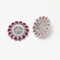 Détail des boucles d'oreilles en forme de fleur avec zircons rouges et base argent - Couleur K Blanc Zirconia Rose (3#)