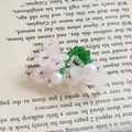 Dettaglio di pendente floreale fatto a mano con perle rosa, verdi e cristalli - 6# Fiore Opaco Rosa Chiaro (Prezzo Unitario)
