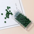 Dettaglio di perline di vetro verde smerigliato da 4 mm in una scatola per gioielli fai da te - 12# Verde Scuro Lucido