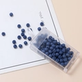 Dettaglio di perline blu scuro opache da 4mm in scatola per la creazione di gioielli fai da te - 13# Blu Scuro Lucido